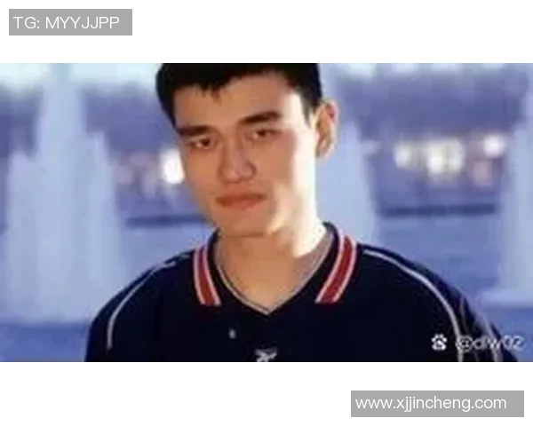 左手姚明在赛场上的传奇表现与篮球技巧的完美结合 左手姚明在赛场上的传奇表现与篮球技巧的完美结合